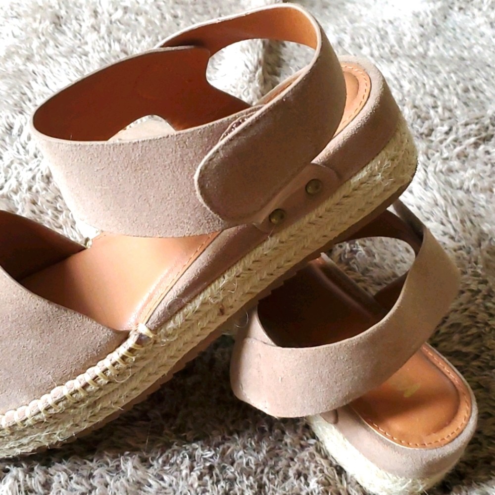 Sandals - Picture 2 of 4